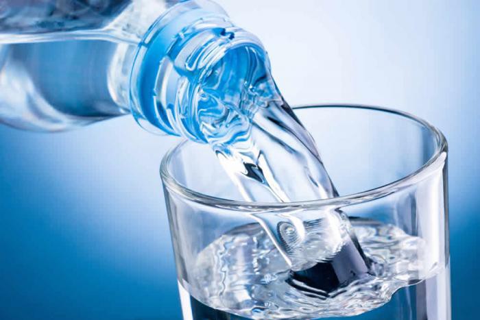 حاسبة الماء : كمية المياه اليومية التي يحتاجها الجسم